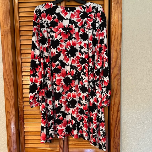 The Limited Women’s Painterly Flower 3/4 Sleeve Tunic Top. Size 3X. NWT. - Picture 2 of 8